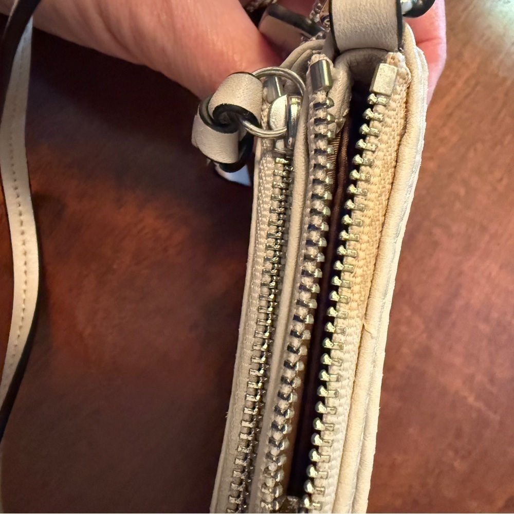 Coach Cream Leather Wristlet – Classic & Elegant - Picture 5 of 6